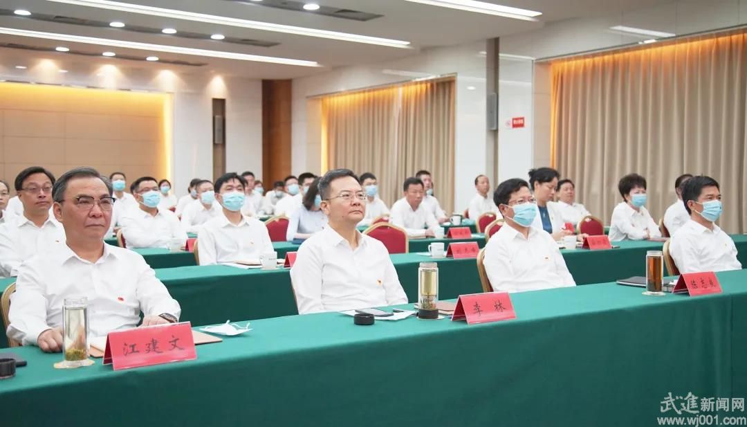 區四套班子領導集中收看慶祝中國共產黨成立100周年大會
